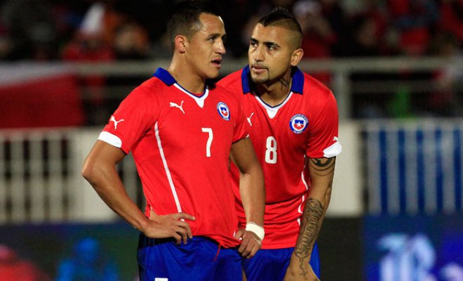 Sánchez y Vidal arribaron a Chile para sumarse a los trabajos de la Roja