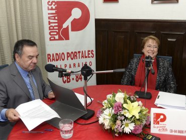 Polémica en la V Región: Presidenta Bachelet fue entrevistada por su propio empleado