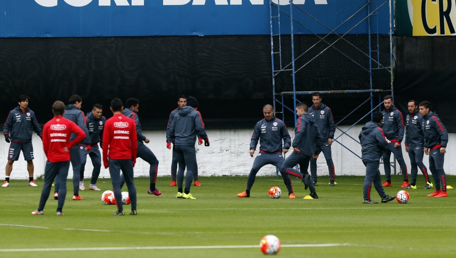 Vidal y Sánchez siguen al margen y Sampaoli insiste con línea de tres zagueros