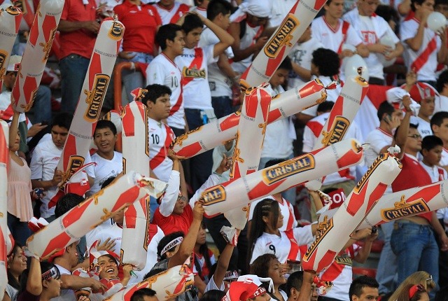 Hinchas peruanos están arrasando con entradas para duelo con Chile