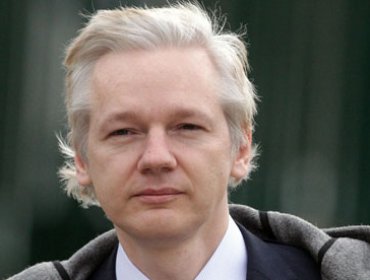 Assange cree que él, Snowden y Dotcom son víctimas de "una guerra jurídica"