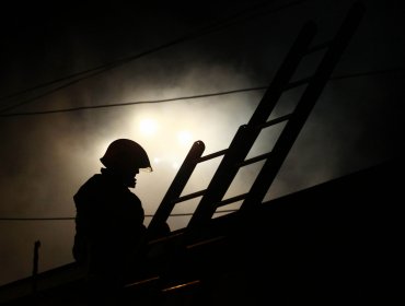 Incendio destruyó bodega del Exequiel González Cortés