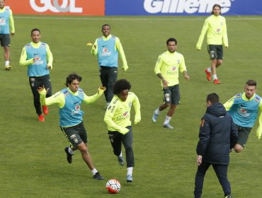 Brasil ensaya formación titular en última práctica previa ante Chile