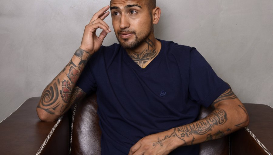 Arturo Vidal sube polémica foto a twitter