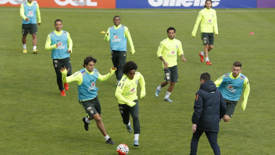 Brasil ensaya formación titular en última práctica previa ante Chile