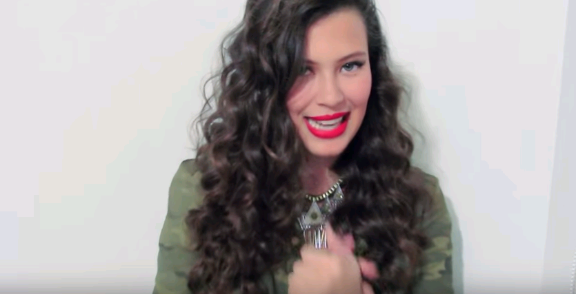 Video: Michelle Carvalho debuta como youtuber con sana y rica receta