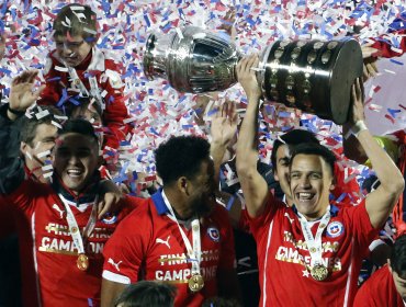 Sánchez arenga a sus compañeros rememorando el título en la Copa América