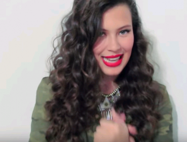 Video: Michelle Carvalho debuta como youtuber con sana y rica receta