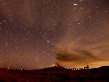 El volcán ecuatoriano Cotopaxi vuelve a arrojar ceniza