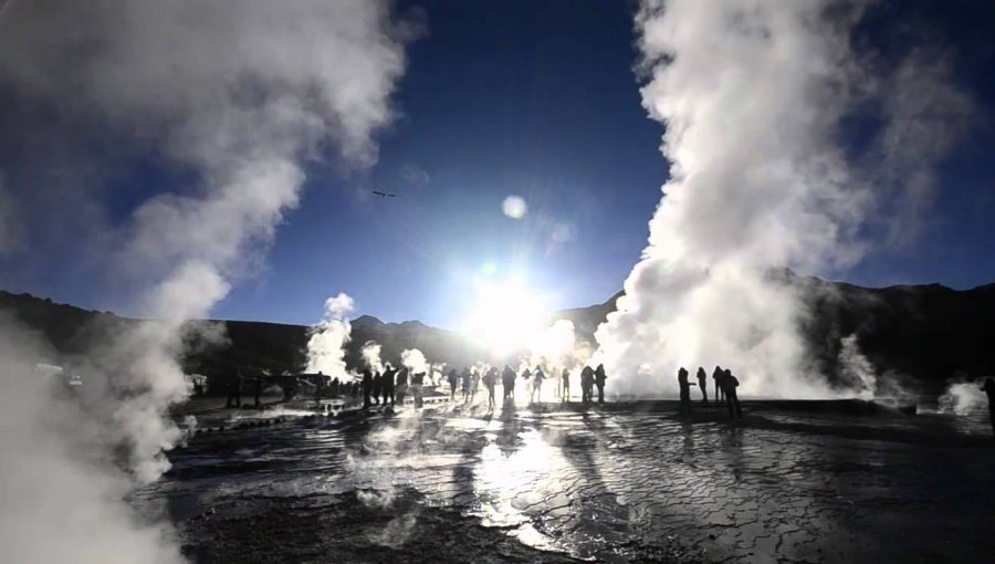 Mujer belga de 69 años en riesgo de muerte tras caer a un géiser en El Tatio