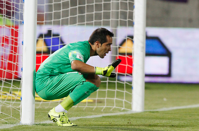 Claudio Bravo le dedicó el triunfo ante Brasil a fallecida hija de Héctor Robles