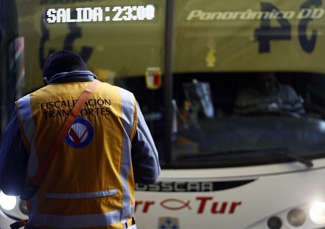 Autoridades fiscalizaron buses ante masiva salida por fin de semana largo