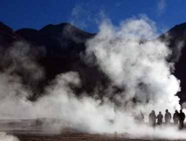 Trasladaron a Santiago a la turista belga que cayó a géiser en El Tatio