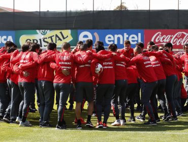 Claudio Bravo arengó a la Sub 17: "Disfruten el Mundial y den todo por Chile"