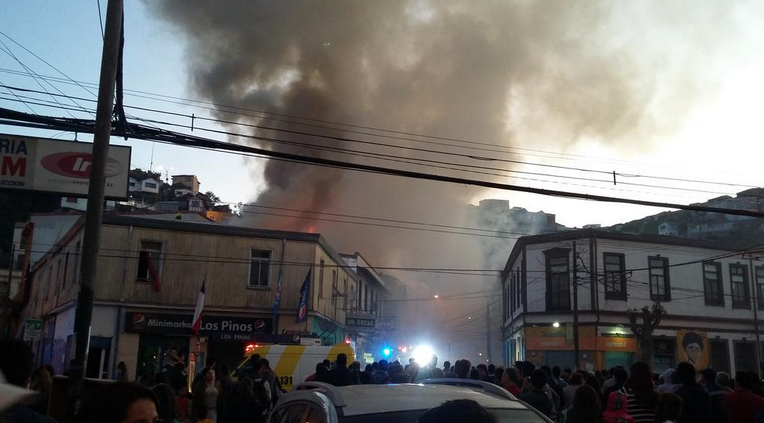 Incendió en Valparaíso consumió tres casas