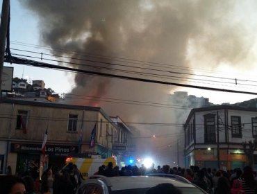 Incendió en Valparaíso consumió tres casas