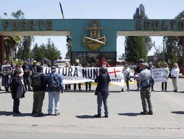 Organizaciones de DD.HH protestaron frente a Fuerte Aguayo