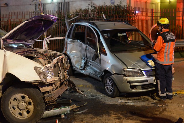 Una mujer falleció en un accidente de dos autos en el centro de Santiago