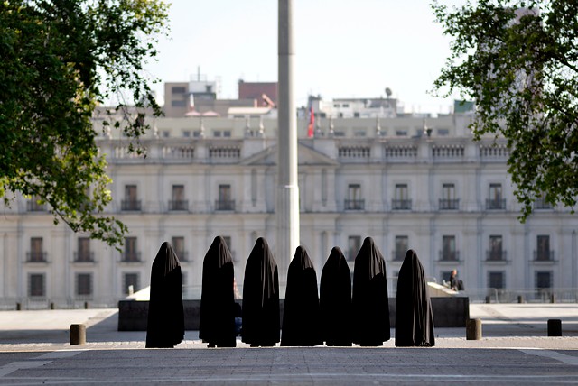 Misteriosa intervención desafía al arte en el Paseo Bulnes