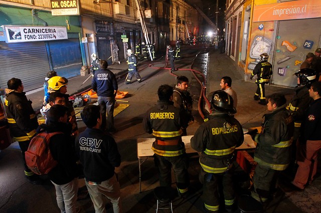 Carabineros investiga posible desaparición en incendio de Valparaíso