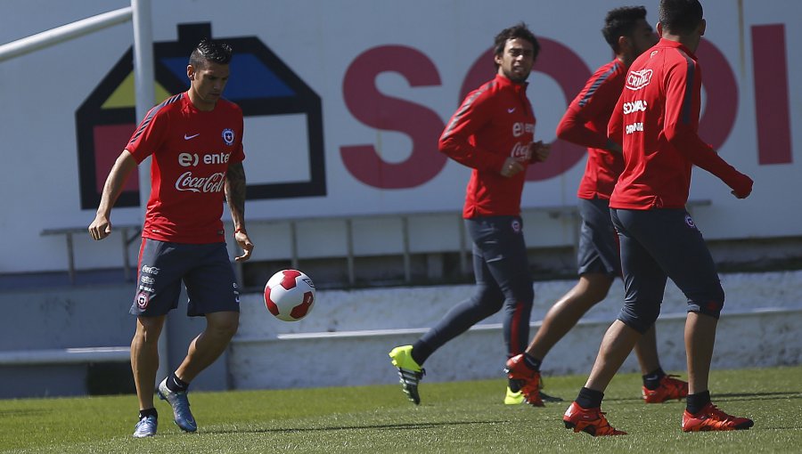 Sampaoli confirma a Vidal como titular en práctica de la 'Roja'