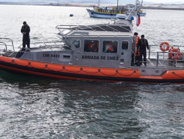 La Armada de Chile rescata a un pescador peruano herido en alta mar