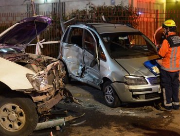 Una mujer falleció en un accidente de dos autos en el centro de Santiago