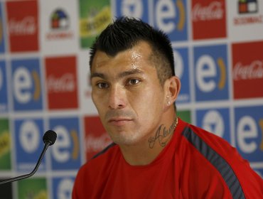 Gary Medel sufrió intoxicación y volvería este lunes a entrenar con normalidad