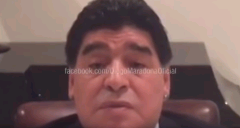 Video: Maradona acepta presidencia de ONG ofrecida por la reina Isabel II