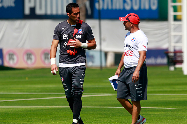 DT de Alianza Lima llenó de elogios a Sampaoli y Claudio Bravo