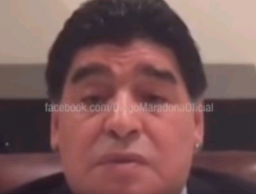 Video: Maradona acepta presidencia de ONG ofrecida por la reina Isabel II