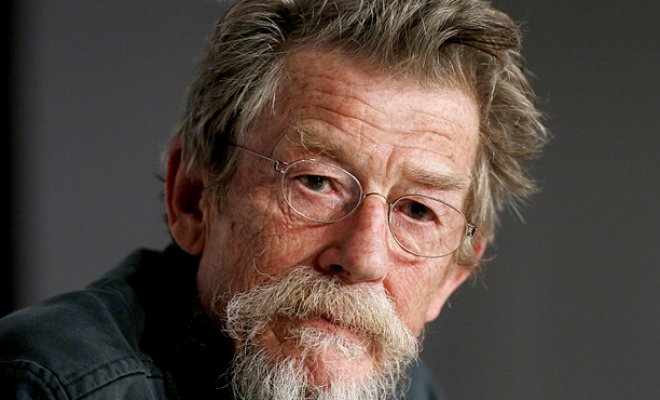 John Hurt vence su batalla contra el cáncer