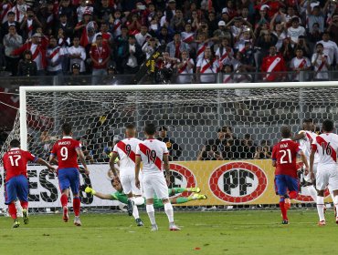 Bravo: "Nosotros hablamos en la cancha. Es un aprendizaje para ellos"