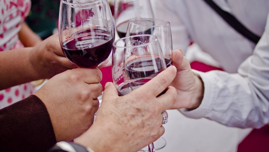 Comprobado: Baja de peso tomando una copa de vino antes de dormir