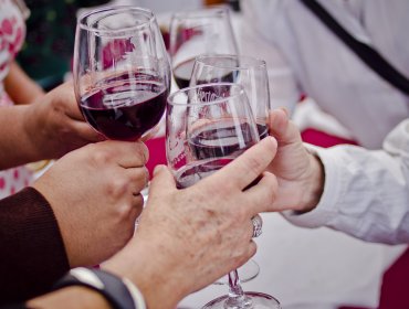 Comprobado: Baja de peso tomando una copa de vino antes de dormir