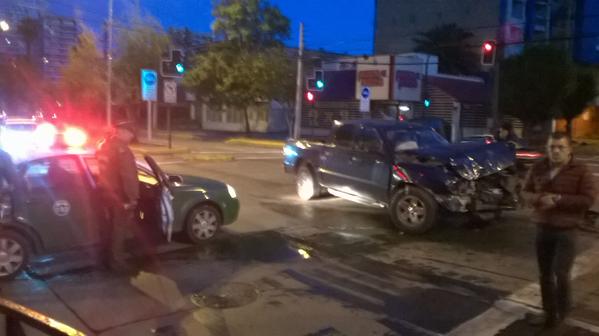 Choque entre camioneta y bus del Transantiago en Ñuñoa no dejó lesionados