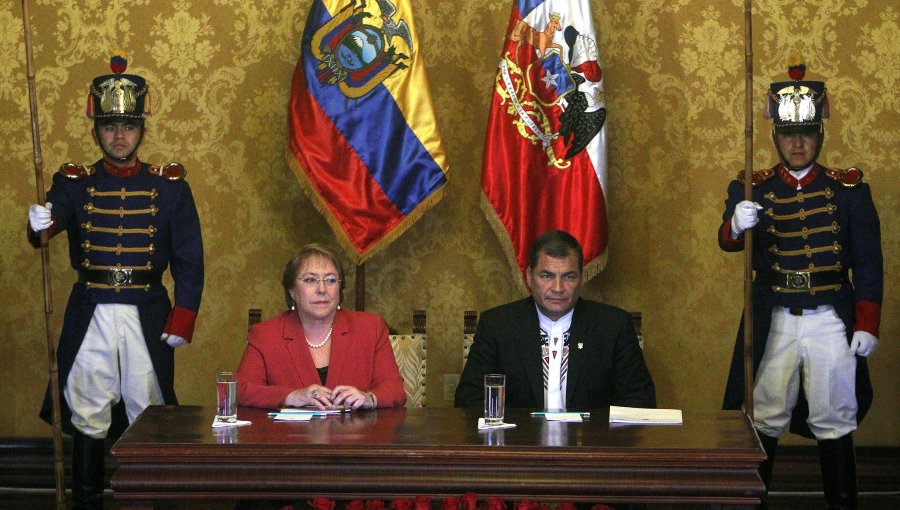 Bachelet refuerza cooperación binacional con Ecuador