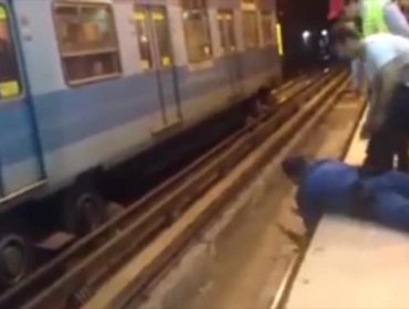 Video: Metro Baquedano guardia salva a perro desde las vías del tren