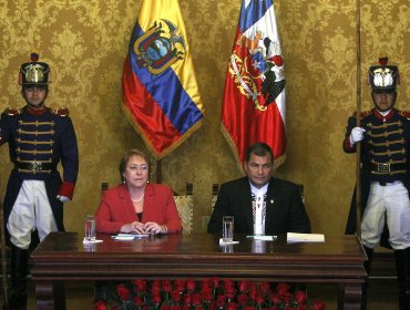 Bachelet refuerza cooperación binacional con Ecuador