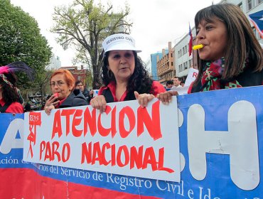 Gobierno inició sumario contra trabajadores del Registro Civil en paro