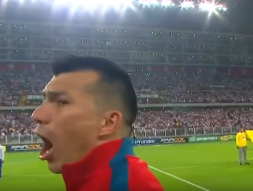De Alto calibre: La feroz respuesta Gary Medel a los peruano que pifiaron el himno