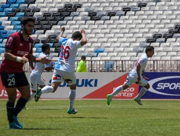 Universidad Católica pierde terreno por el título al caer con subcolista Antofagasta