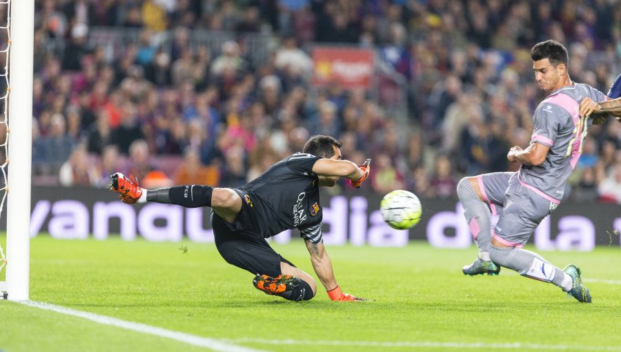 Bravo y Barcelona recuperan las sonrisas con goleada a Rayo y cuatro de Neymar