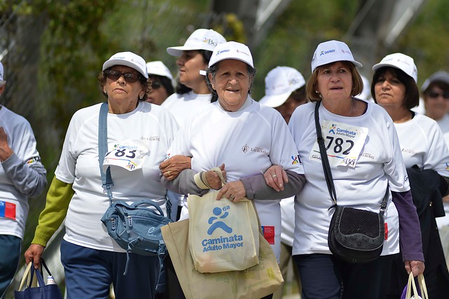 Llena de vitalidad se efectuó la Caminata del Adulto Mayor 2015