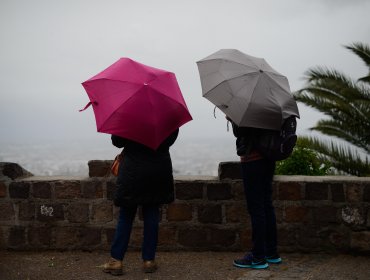 Lluvias desde Antofagasta al Maule se esperan este lunes