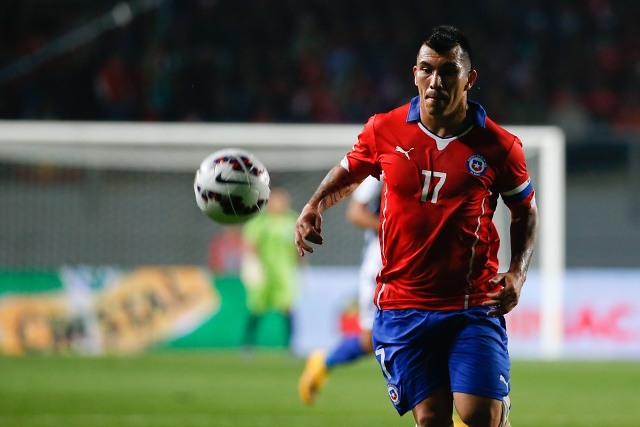 Prensa italiana "Medel, rey del pressing, mantiene en pie al Inter"