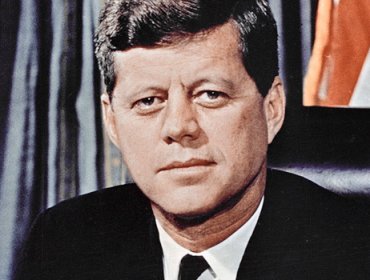 Forenses dicen que foto del asesino del presidente Kennedy no es un montaje