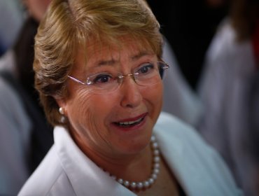 Aprobación a Presidenta Bachelet baja a 27% en sondeo de Cadem