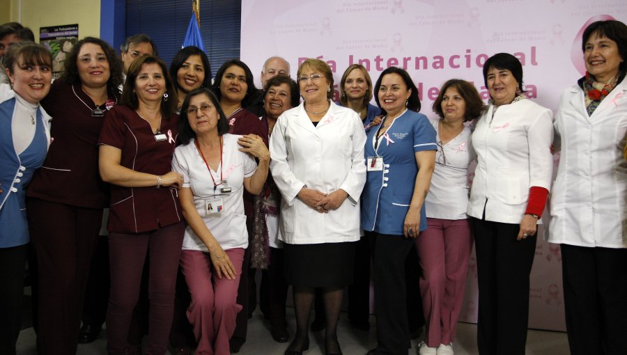 Presidenta: La mejor forma de luchar contra cáncer de mama es crear conciencia