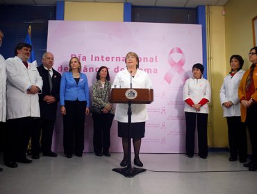 Bachelet resalta importancia de crear conciencia ante el Cáncer de Mama